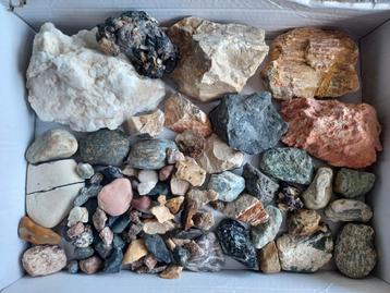 Grote verzameling ruwe mineralen en gesteente beschikbaar voor biedingen