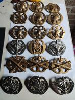 18 Baretemblemen, Verzamelen, Militaria | Algemeen, Ophalen of Verzenden, Landmacht, Nederland, Embleem of Badge
