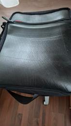 Laptoptas van gerecyclede autobanden, Computers en Software, Laptoptassen, Ophalen of Verzenden, 17 inch of meer, Zo goed als nieuw