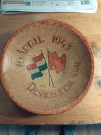 Deventer vrij 10 april 1945, antiek aardewerk schaal, Antiek en Kunst, Ophalen of Verzenden