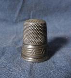 Zilveren vingerhoed Duitsland meanderband ca. 1920-1930, Antiek en Kunst, Ophalen of Verzenden, Zilver