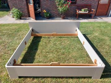 Bedombouw - bed zonder lattenbodem (180 x 200) beschikbaar voor biedingen