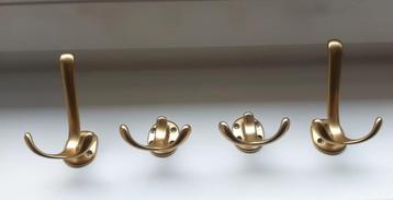 Elk exemplaar kost 9,50, maar ik geef er 4 voor 14,50. beschikbaar voor biedingen