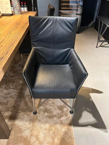 Label chaplin stoelen beschikbaar voor biedingen