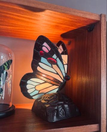 tiffany vlinderlamp beschikbaar voor biedingen