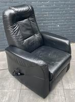 Nieuwstaat elektrische sta op relaxfauteuil bezorgenmogelijk, Huis en Inrichting, Stoelen, Ophalen of Verzenden, Zo goed als nieuw
