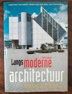 Langs moderne architectuur (1945-heden) - Nederland/België, Gelezen, Ophalen of Verzenden, Meerdere auteurs, Architectuur algemeen