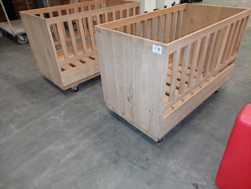 2x Verrijdbaar ledikant greywash-oak, Kinderen en Baby's, Babywiegjes en Ledikanten, Zo goed als nieuw, Ledikant, Ophalen of Verzenden
