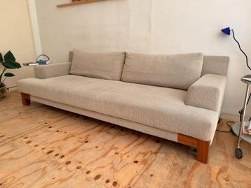 Beige 3-zitsbank beige houten poten beschikbaar voor biedingen