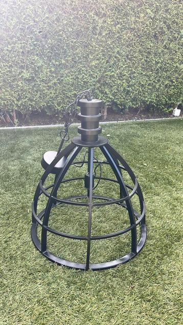 Industriële hanglamp beschikbaar voor biedingen