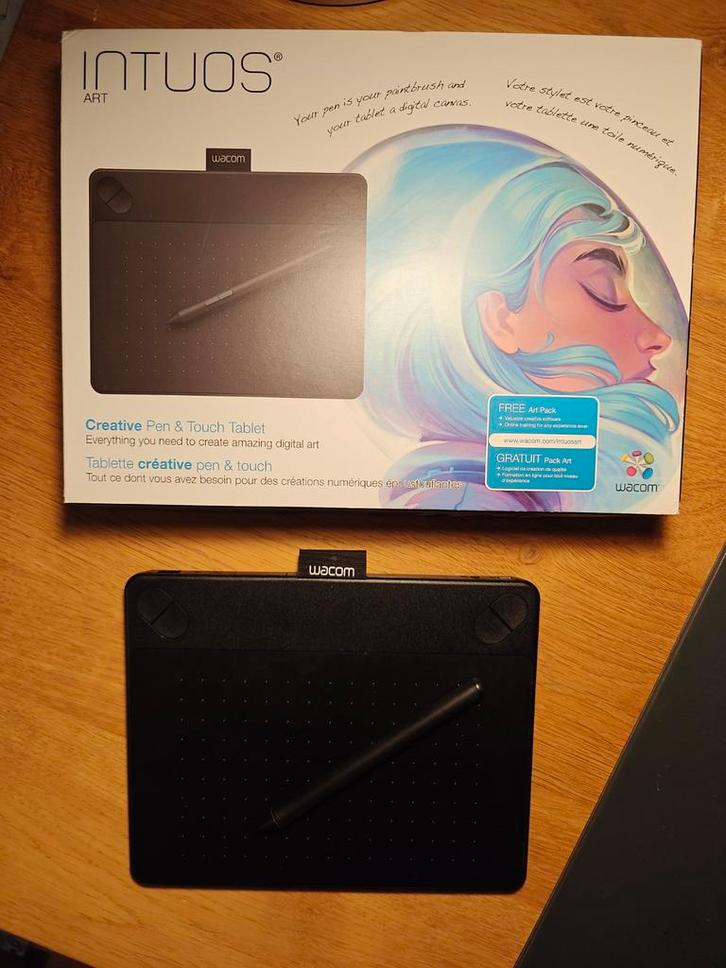 Wacom Intuos Art Pen & Touch Tablet, Computers en Software, Tekentablets, Zo goed als nieuw, Bedraad, Multi-touch, Ophalen of Verzenden