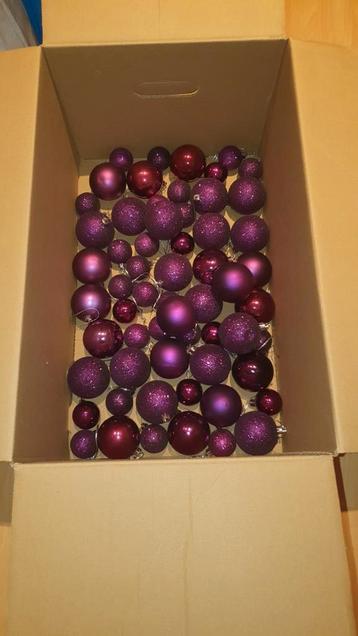 Kerstballen paars 60 beschikbaar voor biedingen