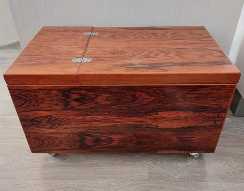 POUL NORREKLIT DRY BAR IN ROSEWOOD BY DYRLUND, DENMARK 1960, Huis en Inrichting, Woonaccessoires | Kisten, Gebruikt, Minder dan 50 cm