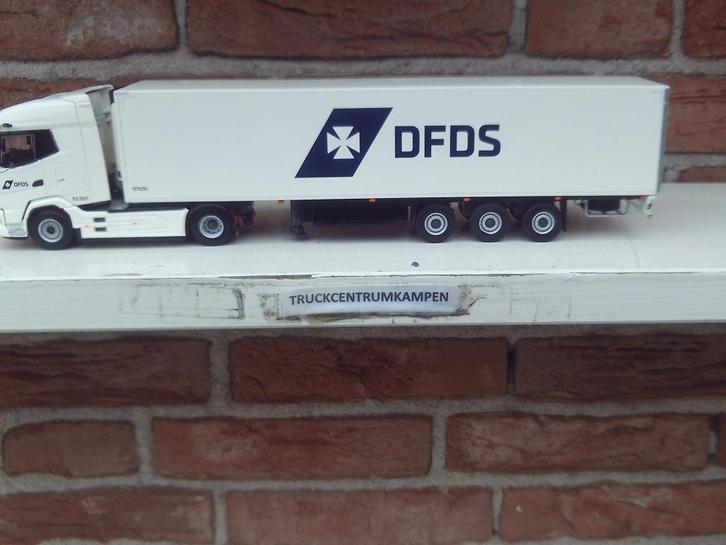 WSI  Daf  XG  4 x 2  van  DFDS, Hobby en Vrije tijd, Modelauto's | 1:50, Nieuw, Bus of Vrachtwagen, Wsi, Ophalen of Verzenden