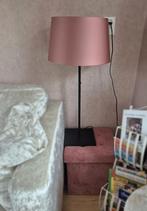 Lamp en Poef - Stijlvolle Combinatie, Huis en Inrichting, Lampen | Vloerlampen, Ophalen, Zo goed als nieuw, Metaal, Minder dan 100 cm