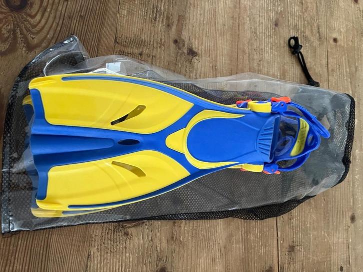 Geel-Blauwe Flippers / Zwemvliezen | Kindermaat (EU 27-31), Watersport en Boten, Snorkelen, Zo goed als nieuw, Snorkelvinnen, Ophalen of Verzenden