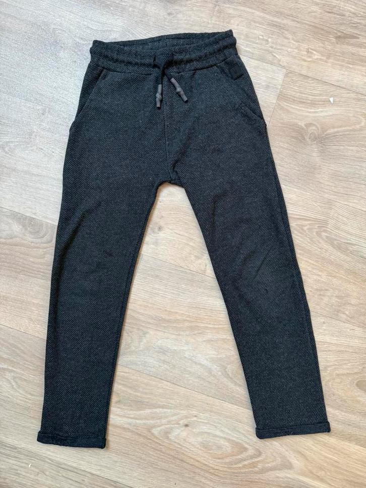 Grijze pantalon/joggingbroek - Levv - maat 122, Kleding | Heren, Broeken en Pantalons, Zo goed als nieuw, Grijs, Ophalen of Verzenden