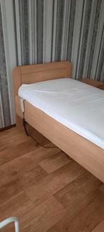 elektrisch bed met nachtkastje ZONDER MATRAS, Huis en Inrichting, Slaapkamer | Bedden, 90 cm, Eenpersoons, Ophalen of Verzenden