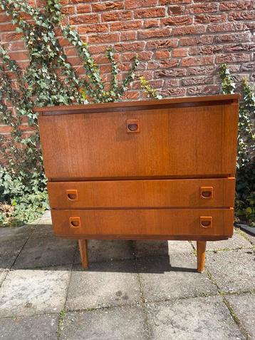 Vintage muziekkastje sixties  beschikbaar voor biedingen