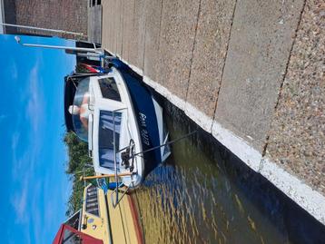 2 persoons Kajuitbootje/motorboot beschikbaar voor biedingen