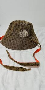 Gucci x The North Face GG Canvas Bucket Hat | Unisex, Kleding | Heren, Nieuw, Muts, Ophalen of Verzenden