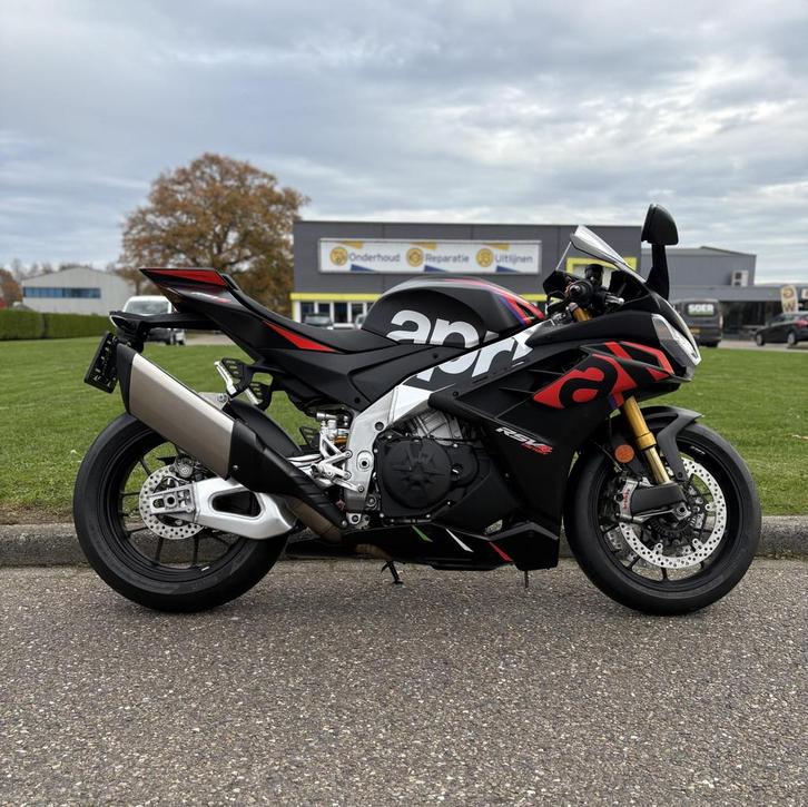 APRILIA RSV V4 FACTORY - 2023 - 1.820 km - BTW MOTOR, Motoren, Motoren | Aprilia, Bedrijf, Overig, Ophalen