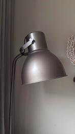 Hektar staande lamp brons/bruin Ikea, Huis en Inrichting, Lampen | Vloerlampen, Ophalen of Verzenden, Gebruikt, Metaal, 150 tot 200 cm