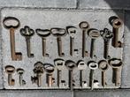 19 oude kast, slot, kist, deur sleutels., Ophalen of Verzenden