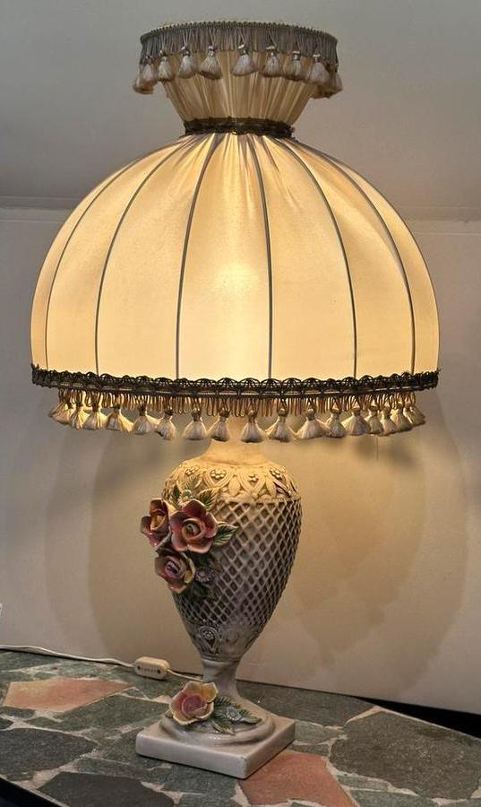 Capodimonte Porselein tafellamp met roosjes barok kitch, Huis en Inrichting, Lampen | Tafellampen, Gebruikt, 75 cm of meer, Overige materialen
