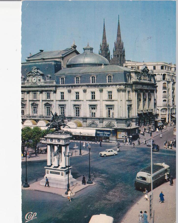 Frankrijk, Clermont Ferrand met bus en auto's, Verzamelen, Ansichtkaarten | Buitenland, Gelopen, Frankrijk, 1960 tot 1980, Ophalen of Verzenden
