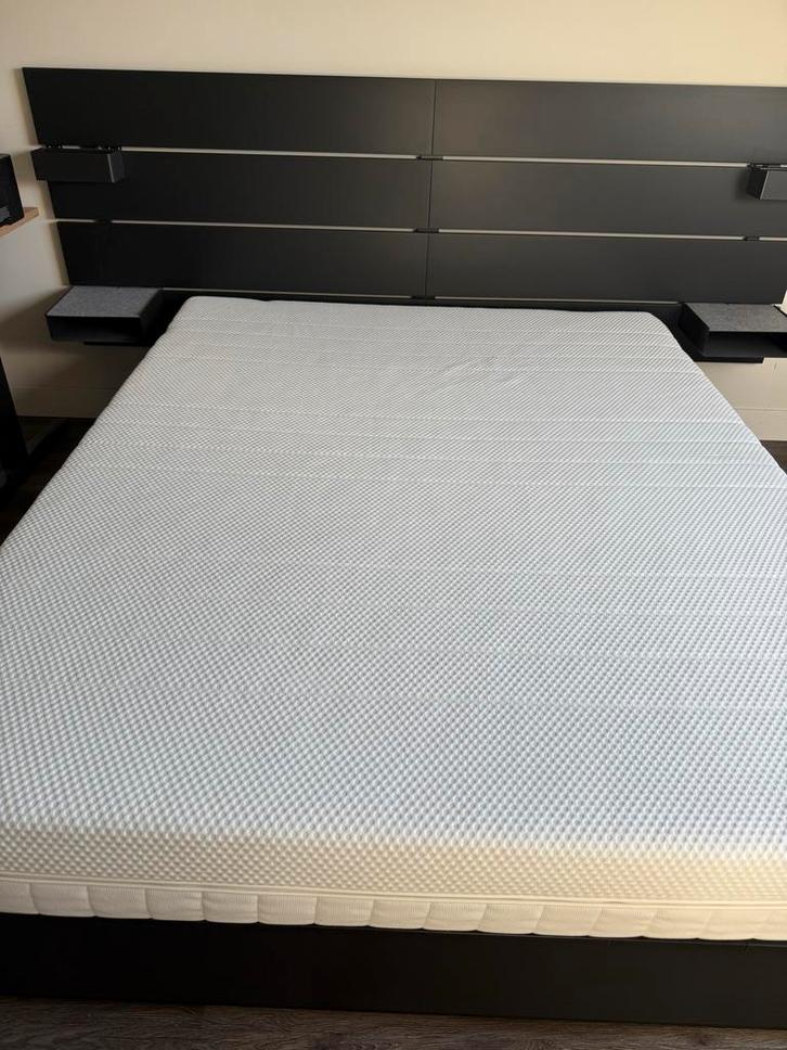 IKEA Nordli bed 160x200 zwart met hoofdbord, Huis en Inrichting, Slaapkamer | Matrassen en Bedbodems, Zo goed als nieuw, Matras