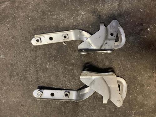 Mercedes Benz Vito motorkap scharnieren, Auto-onderdelen, Carrosserie en Plaatwerk, Mercedes-Benz, Gebruikt, Ophalen of Verzenden
