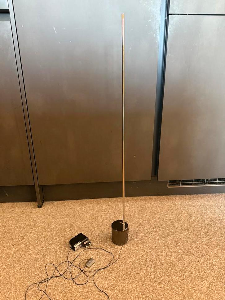 Catellani Lightstick Tafellamp - Designlamp Nieuwstaat, Huis en Inrichting, Lampen | Vloerlampen, Zo goed als nieuw, Minder dan 100 cm