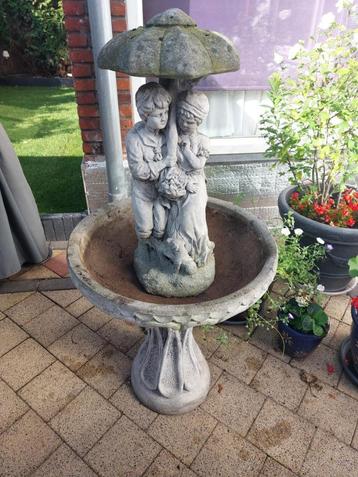 Te koop fontein, tuinbeeld, bloembak beschikbaar voor biedingen