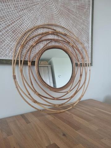 Grote Rotan spiegel met ophangsysteem - Ø 61 cm beschikbaar voor biedingen