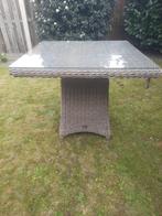 Zeer mooie rond wicker tuintafel, Tuin en Terras, Wicker, Zo goed als nieuw, Ophalen, Vierkant