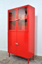 Vintage apothekerskast medicijnkast vitrinekast kast rood, Ophalen of Verzenden, Gebruikt
