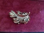 Zilverkleurige broche, Ophalen of Verzenden, Zo goed als nieuw, Zilver, Overige materialen