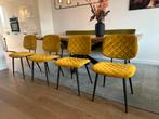 2 óf 4  velvet okergele eetkamerstoelen, Huis en Inrichting, Stoelen, Twee, Overige kleuren, Ophalen of Verzenden, Zo goed als nieuw