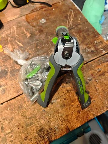 Rapid FP222 Hekwerk Tang - Zo Goed Als Nieuw! beschikbaar voor biedingen