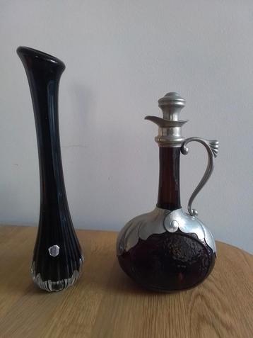 karaf glas met metaal en een vaas beschikbaar voor biedingen