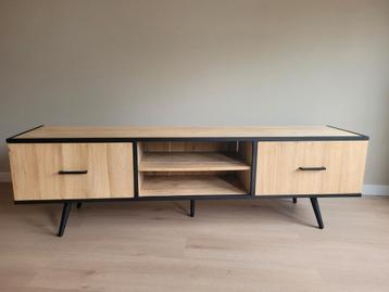 Prachtig massief houten tv-meubel van Xooon (190 cm) beschikbaar voor biedingen
