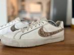 Te koop! Gedragen Nike schoenen met Fendi en Gucci swoosh!, Kleding | Heren, Schoenen, Gedragen, Ophalen of Verzenden, Wit, Sneakers of Gympen