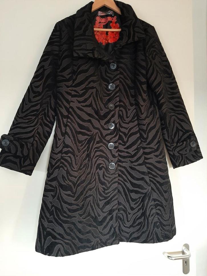 Desigual winterjas z.g.a.n maat 44, Kleding | Dames, Jassen | Winter, Zo goed als nieuw, Maat 42/44 (L), Zwart, Ophalen of Verzenden