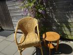 Rieten stoel met tafeltje, Huis en Inrichting, Stoelen, Ophalen, Gebruikt, Bruin, Riet of Rotan