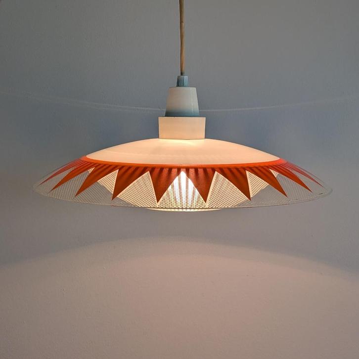 Vintage glazen lamp. Oranje. Glas. Retro., Huis en Inrichting, Lampen | Hanglampen, Gebruikt, Minder dan 50 cm, Glas, Kunststof