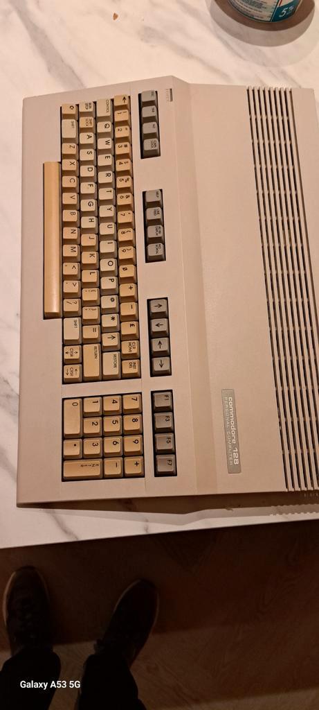Commodore 128 - Getest (voeding rammelt), Computers en Software, Vintage Computers, Ophalen of Verzenden