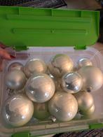 26 parelmoer kerstballen combinatie van grote en kleine, Diversen, Kerst, Ophalen of Verzenden, Zo goed als nieuw