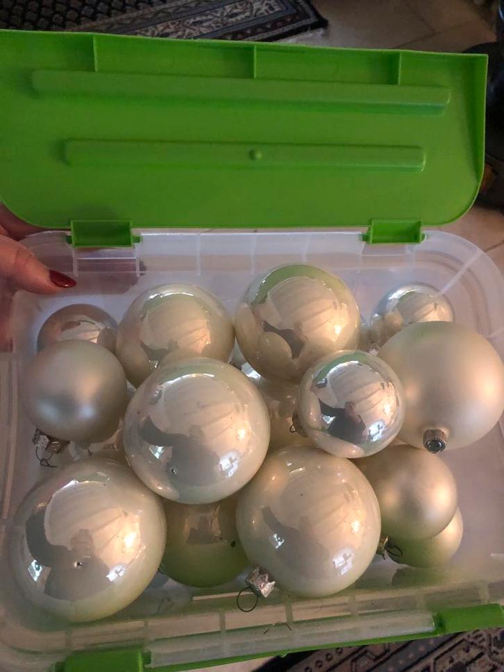 26 parelmoer kerstballen combinatie van grote en kleine, Diversen, Kerst, Zo goed als nieuw, Ophalen of Verzenden