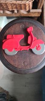 Vespa scooter pizza mes, Ophalen of Verzenden, Nieuw, Rvs of Chroom